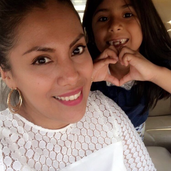 Meet your Posher, Alicia mommy of ๐ง๐ป๐ฉ๐ป๐ฆ๐ฝ๐ฑ - Picture 2 of 3